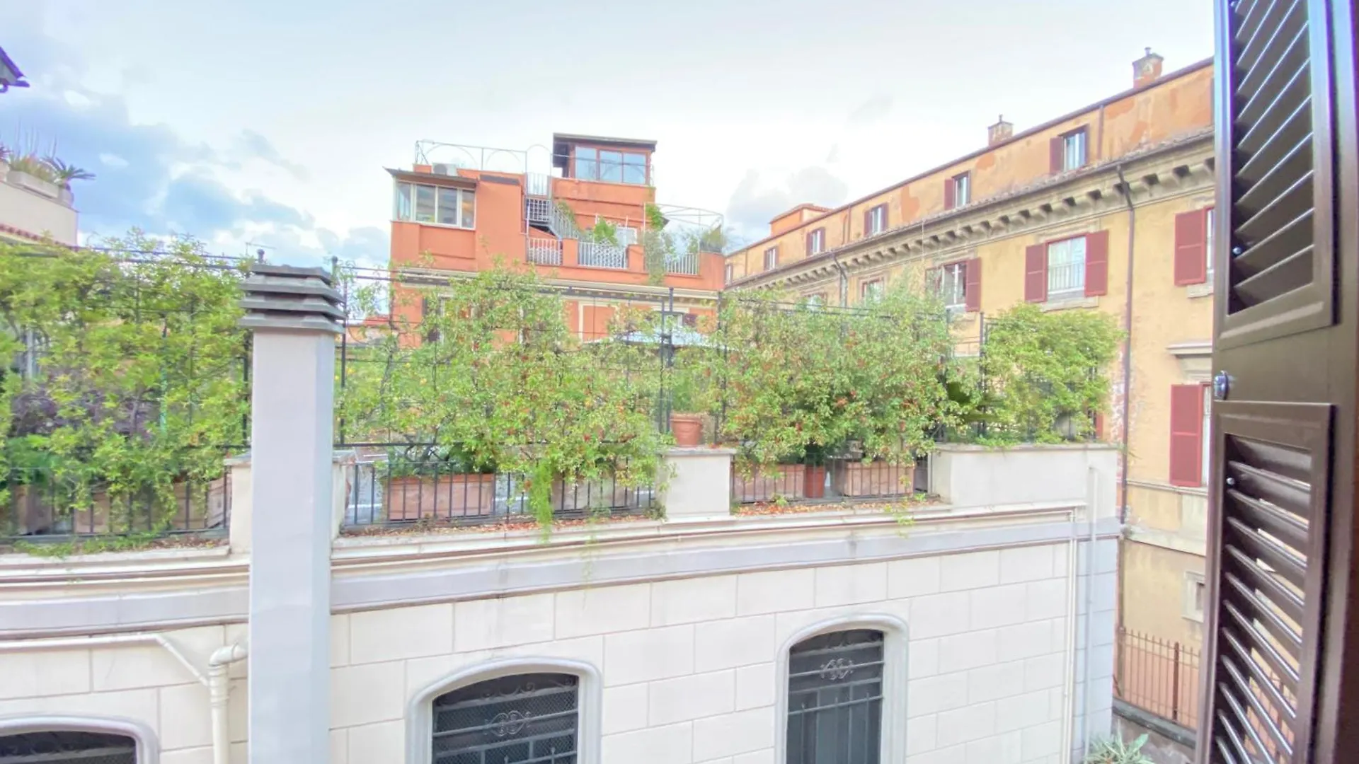 Red House Trastevere San Pietro Bambin Gesu Sant Onofrio Appartamento Roma Italy
