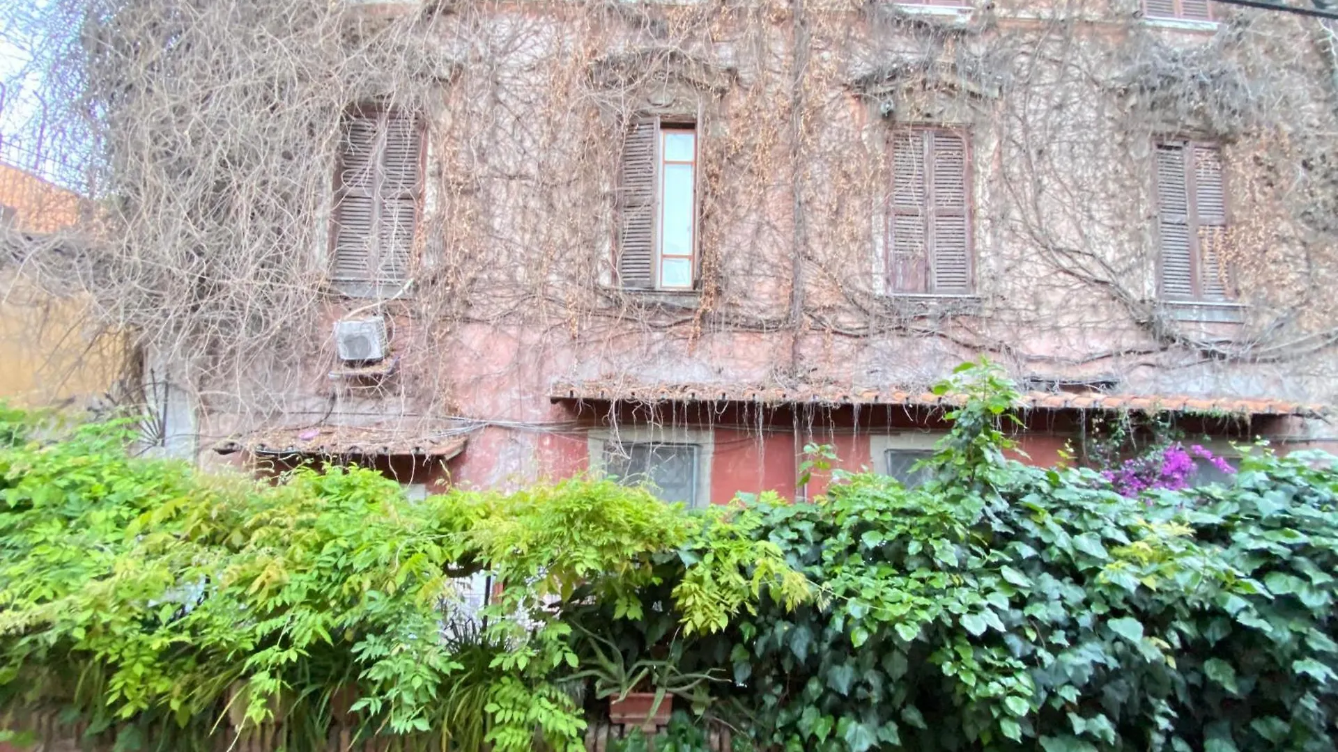 Apartment Red House Trastevere San Pietro Bambin Gesu Sant Onofrio Appartamento Roma Italy