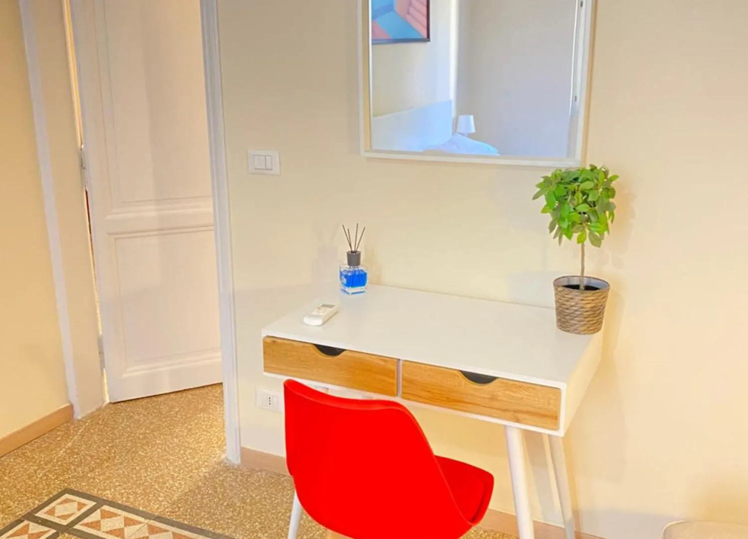 Apartment Red House Trastevere San Pietro Bambin Gesu Sant Onofrio Appartamento Roma
